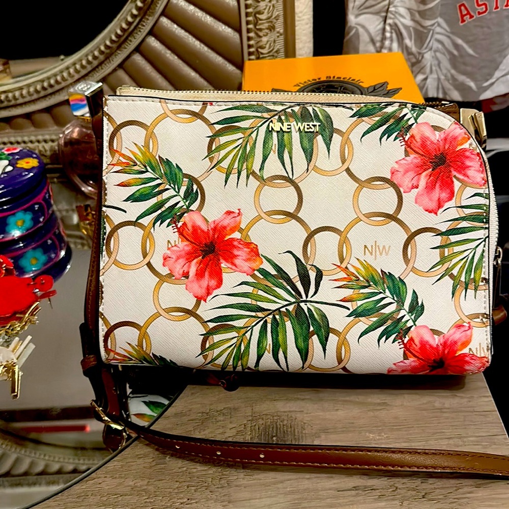 Nine West crossbody hawaiin purse